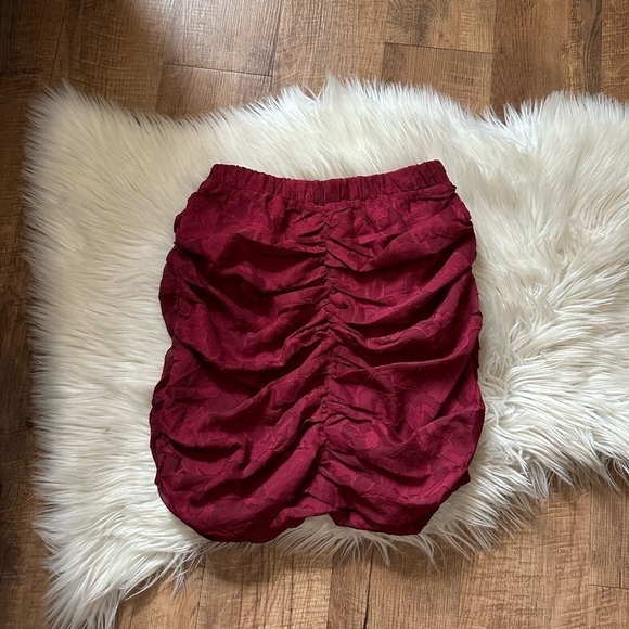 LULU’S Stealing Hearts Wine Red Jacquard Ruched Mini Skirt - Picture 5 of 6